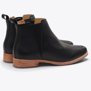 Nisolo classic style Chelsea boots. Excellent condition.